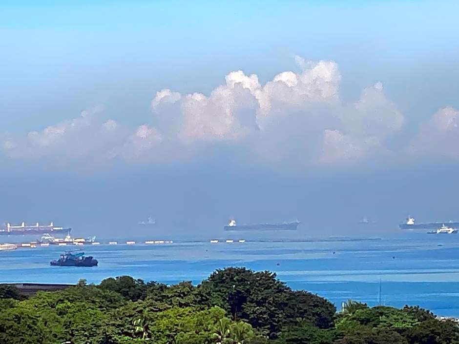 Le 10 The Radiance Manila Bay