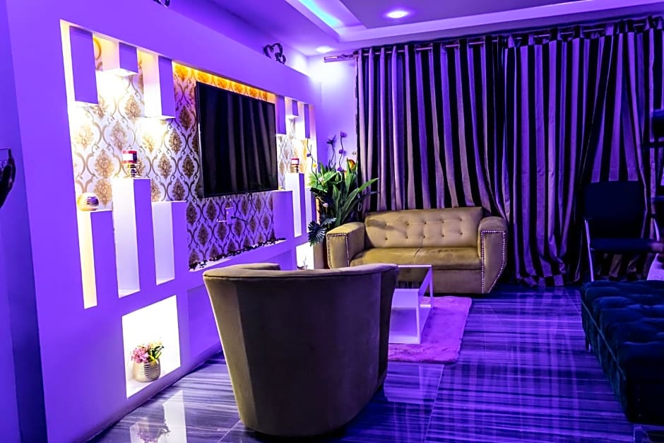 Gold Crown International Hotel