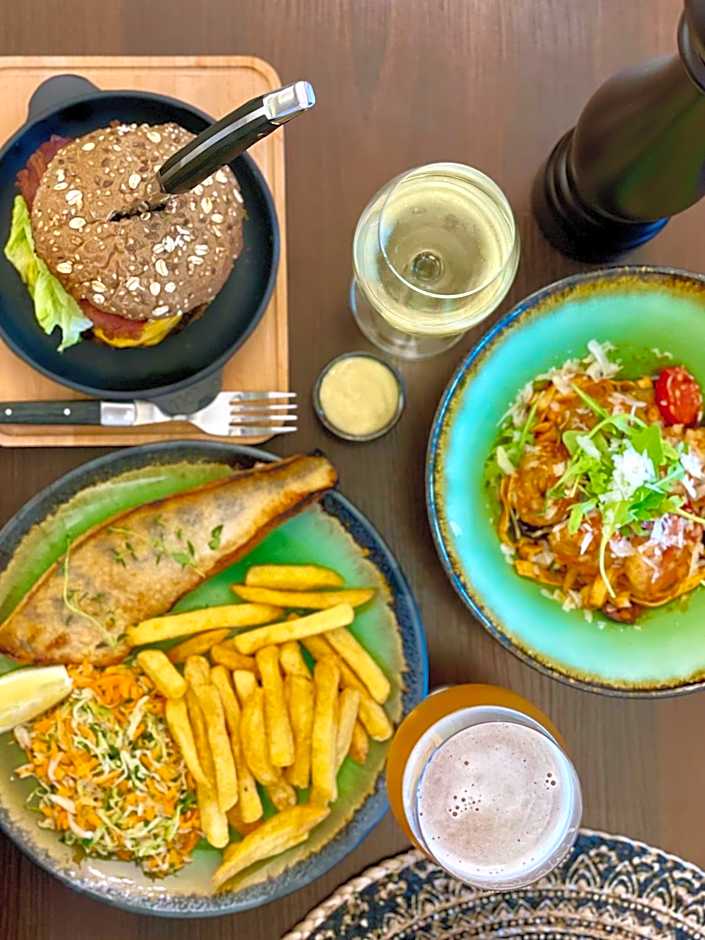 BURSZTYN - BERNSTEIN APARTMENTS