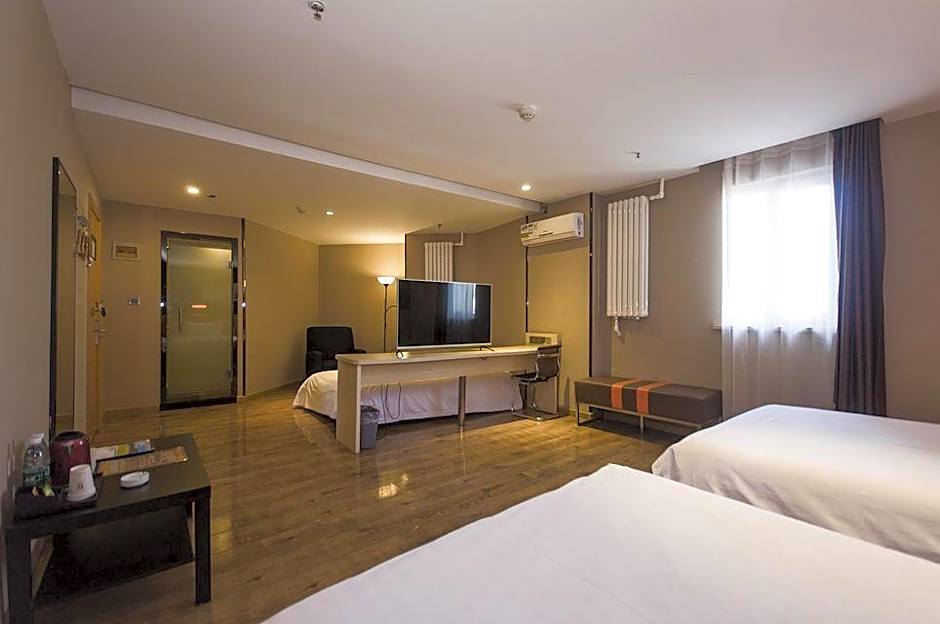 7 Days Premium Panjin Pedestrian Street Passenger Station