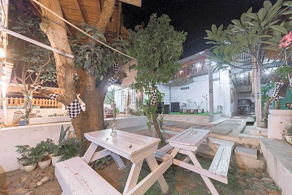 RedDoorz near Terminal Pasir Hayam Cianjur