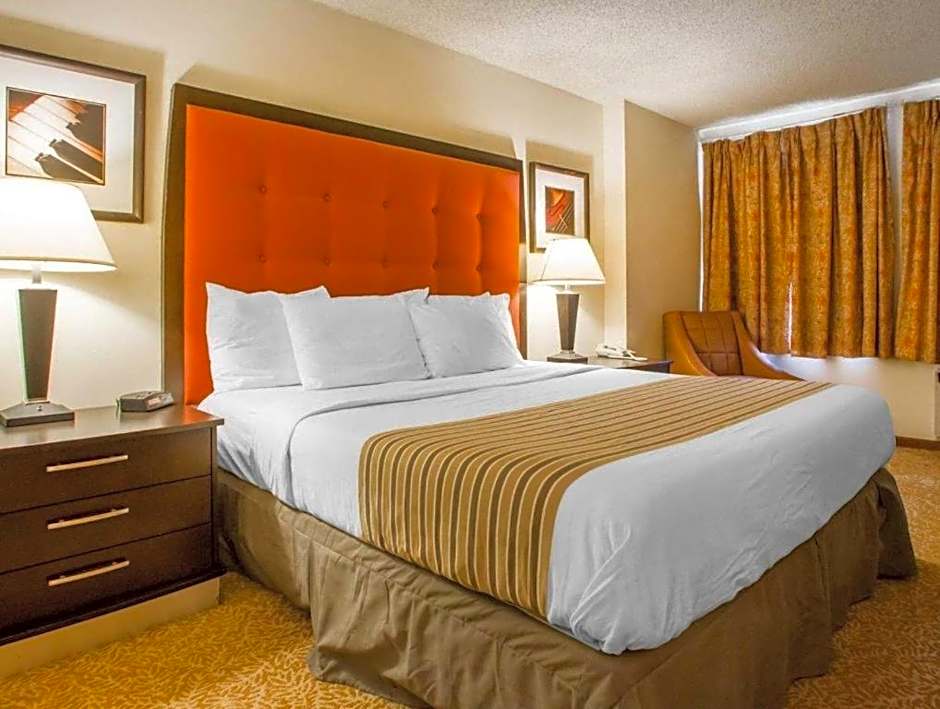 Econo Lodge Inn & Suites Stevens Point
