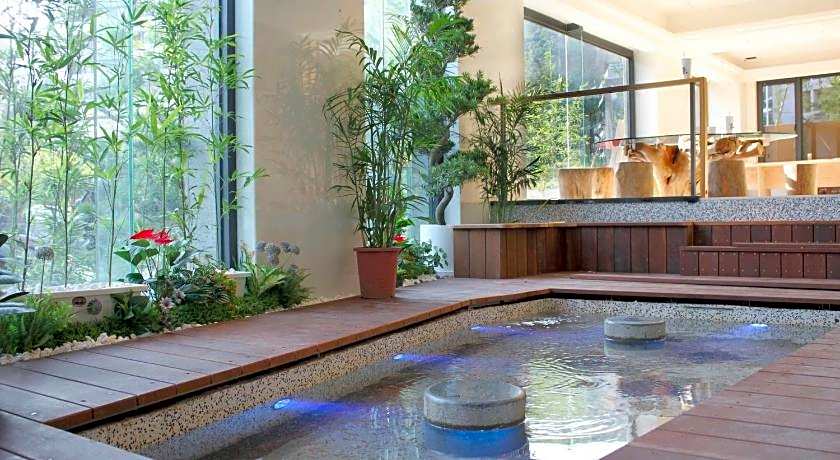 Gamalan FL Spring Hotel