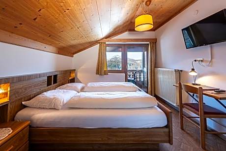 Double Room with Balcony (2 Adults + 1 Child)