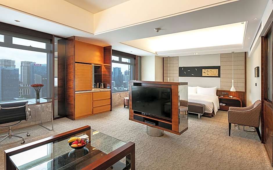 Photo 1 of 4 of Junior 1 King Bed Suite