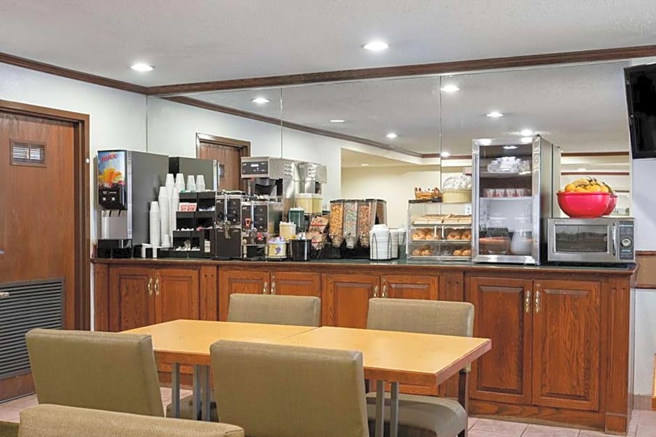 Norwood Inn & Suites Indianapolis East Post Drive