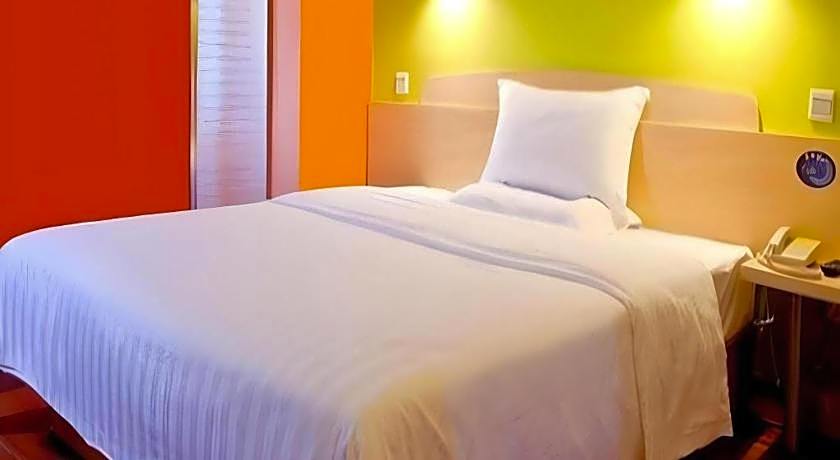 7 Days Inn Luoyang Wangcheng Park Metro Station
