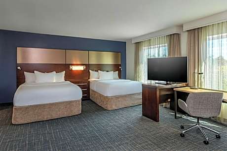 Studio, Multiple Beds (2 Queen Beds and 1 Double Sofa Bed)