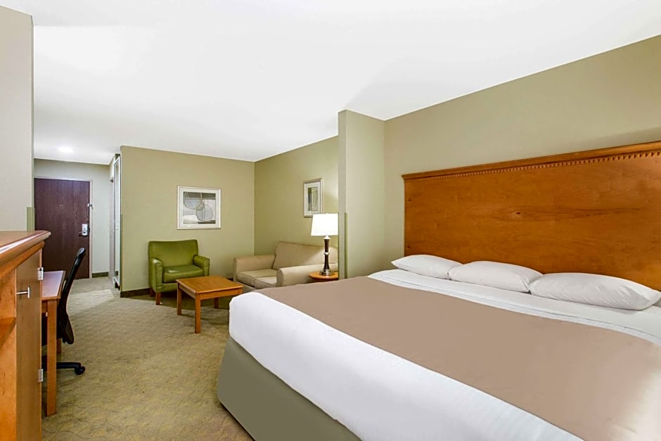Super 8 by Wyndham Savannah