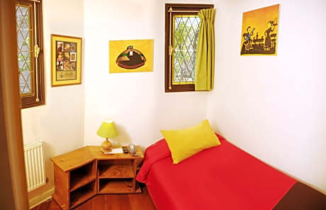 Single Economic Room with Private Bathroom