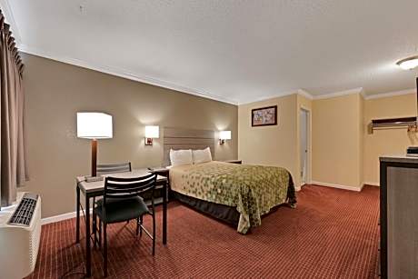 Queen Room - Accessible/Nonsmoking