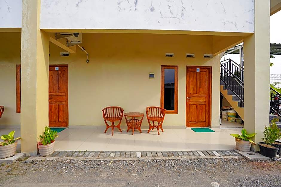 RedDoorz near Padang Golf Adisucipto