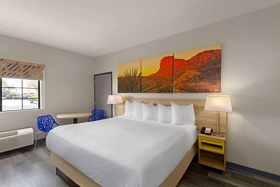 Days Inn & Suites by Wyndham Tucson/Marana
