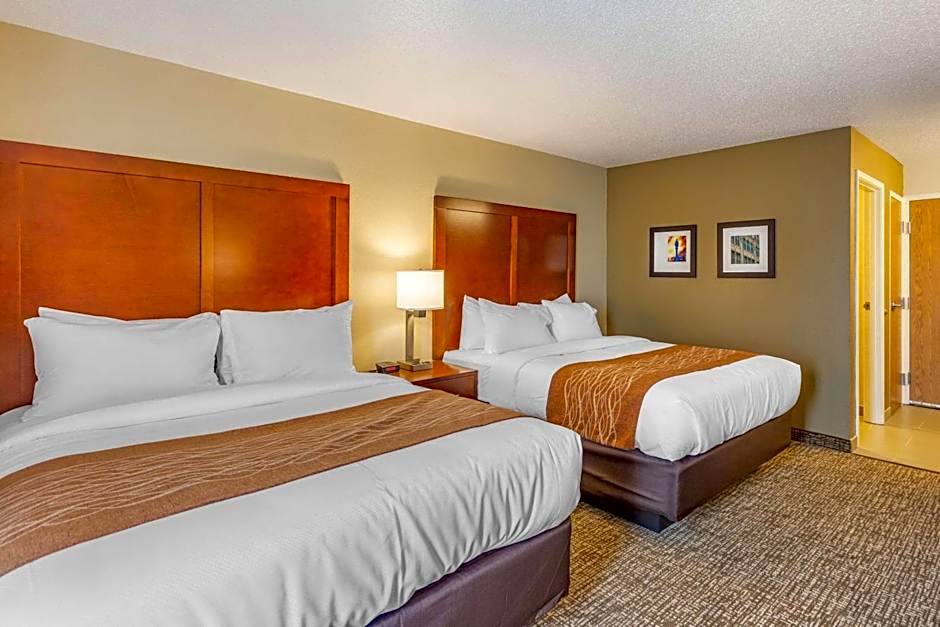 Comfort Inn DeKalb - Adjacent the University