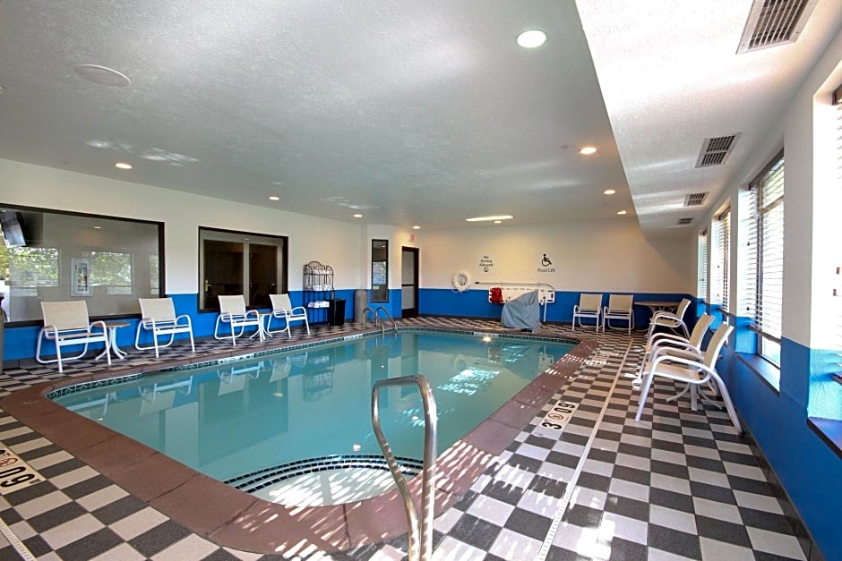 Holiday Inn Express Marshall By IHG