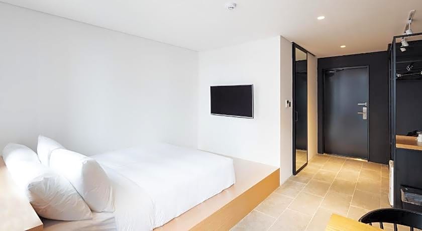 Gangneung Boutique Hotel Bombom