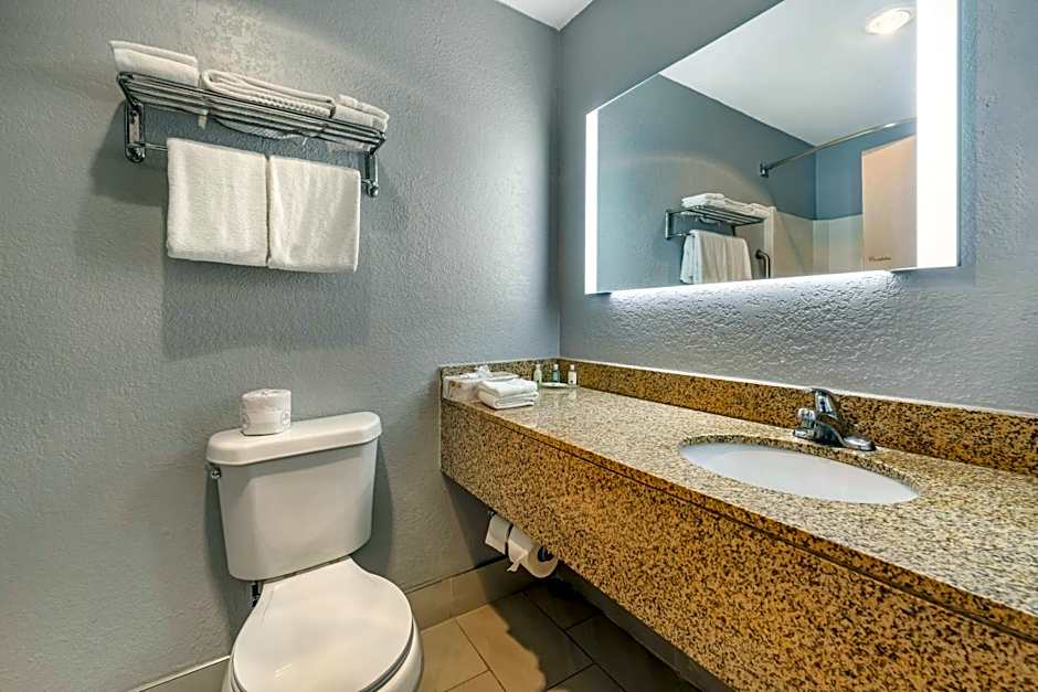 Quality Inn & Suites Manhattan
