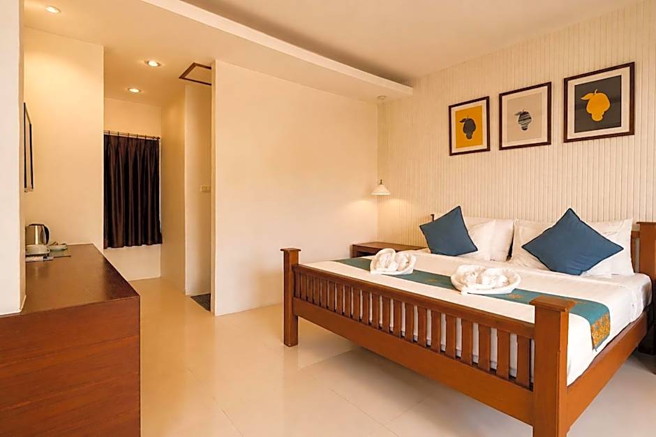 Photo 1 of 6 of Deluxe Triple Room