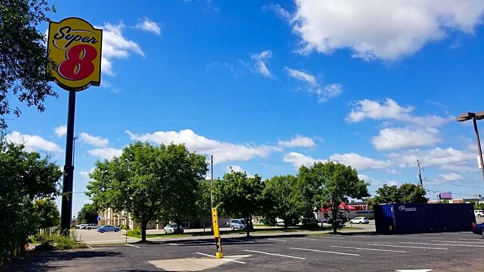 Super 8 by Wyndham St. Cloud