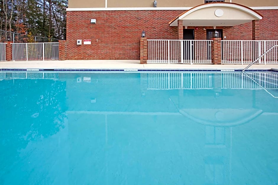 Holiday Inn Express Hotel & Suites Hope Mills-Fayetteville Airport By IHG
