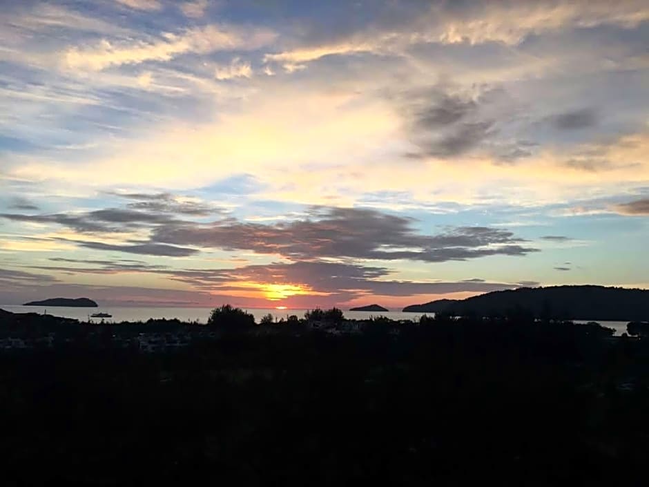 Sunset Seaview Vacation Condo City Centre @ IMAGO Shopping Mall