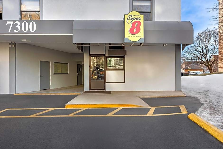 Super 8 by Wyndham Chicago IL