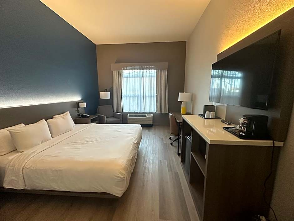 Photo 1 of 3 of 1 King Bed Suite, Accessible