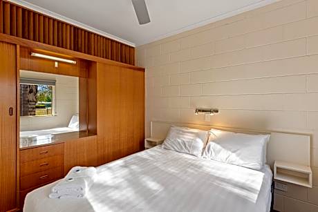 Superior 2 Bedroom Unit - Pet Friendly