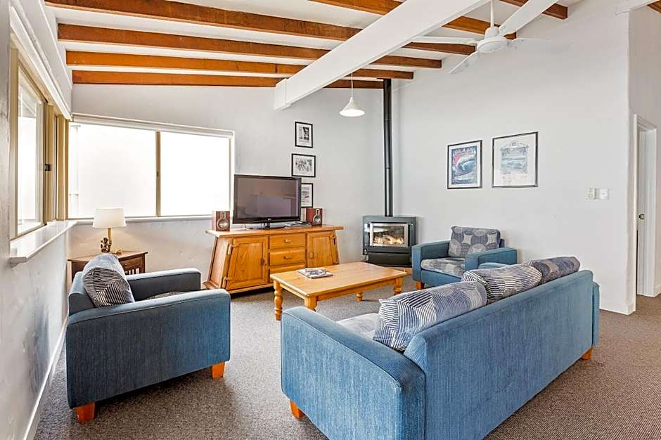 Canal Rocks Beachfront Apartments