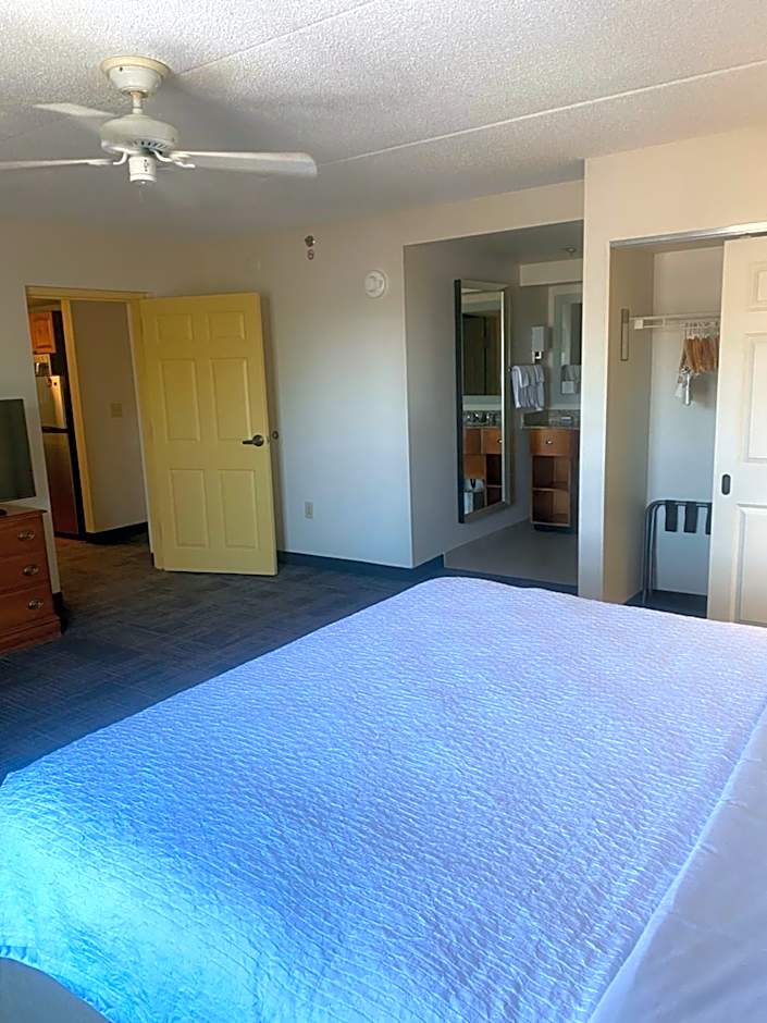 MainStay Suites Phoenix North – Phoenix, AZ