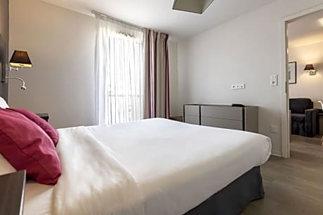 One-Bedroom Apartment (4 Adults)