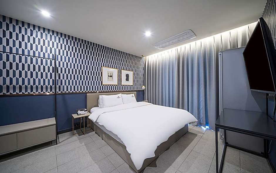 Brown-Dot Hotel Deokcheon