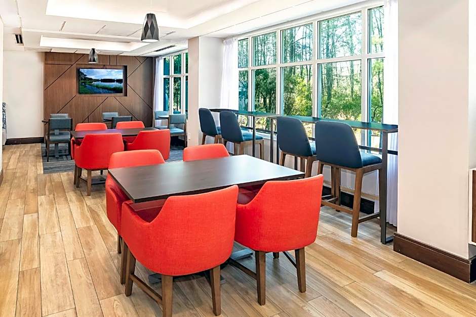 Holiday Inn Express Hotel & Suites Walterboro I-95 By IHG