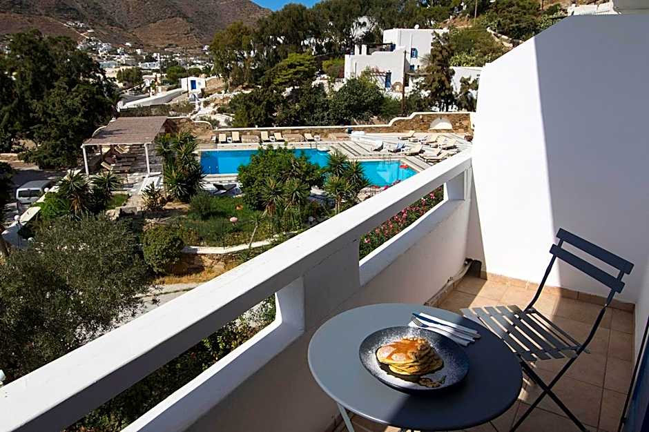 Armadoros Hotel / Ios Backpackers