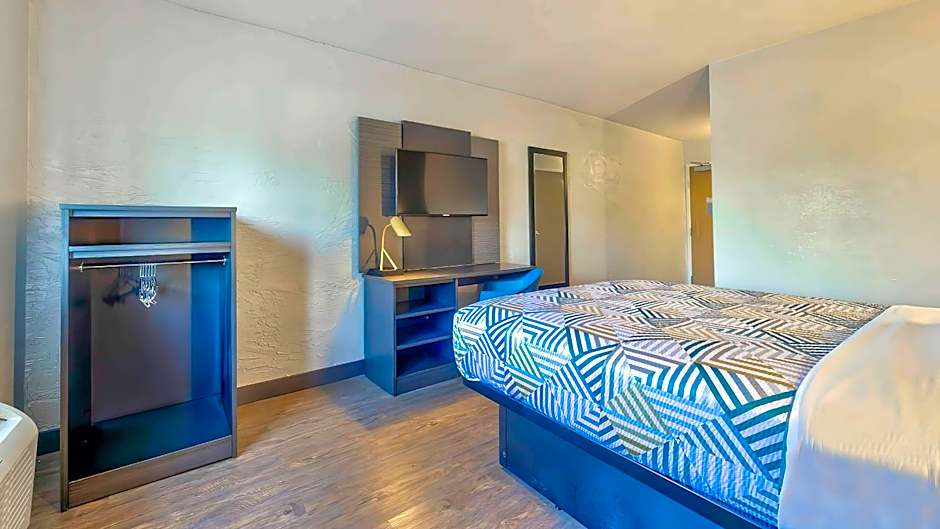 Motel 6-Milwaukee, WI - Glendale