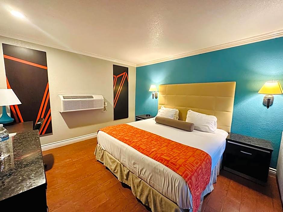 Casa Blanca Hotel & Suites Orange SR-55 Freeway, Near Honda Center, Chapman University, Disneyland