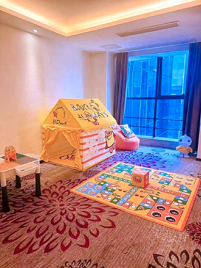 Lavande Hotel Luzhou Jiale Century City