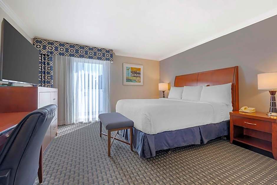 Best Western Plus Marina Shores Hotel