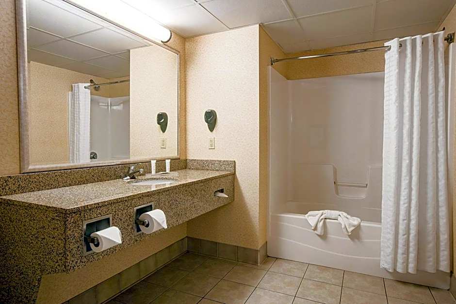 Comfort Inn & Suites St. Paul Northeast