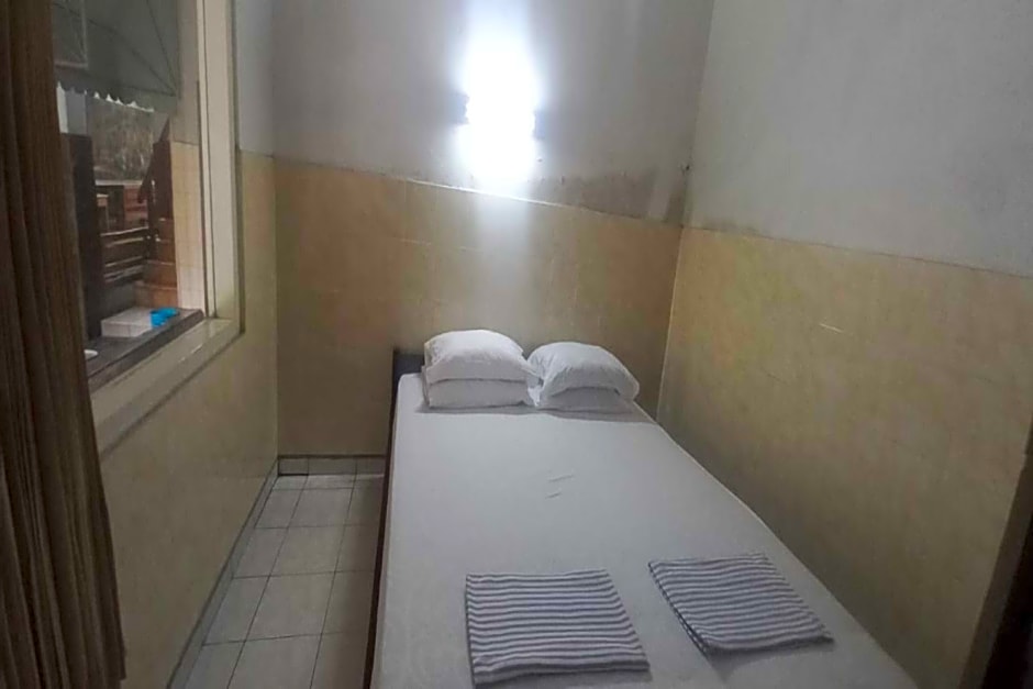 SPOT ON 92434 Puri Kasih Guest House