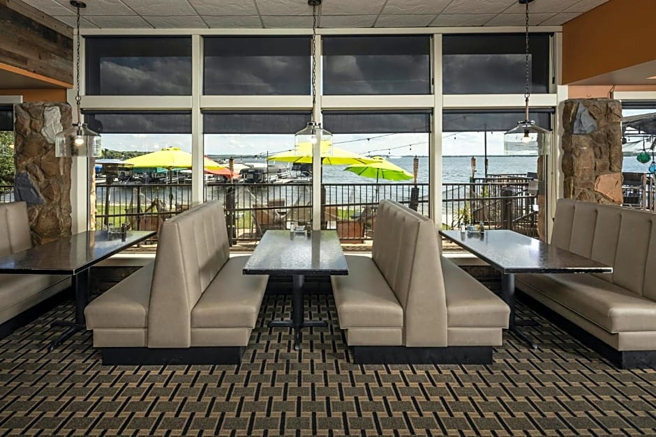 Holiday Inn Detroit Lakes, an IHG Hotel