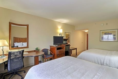 2 Queen Accessible with Tub