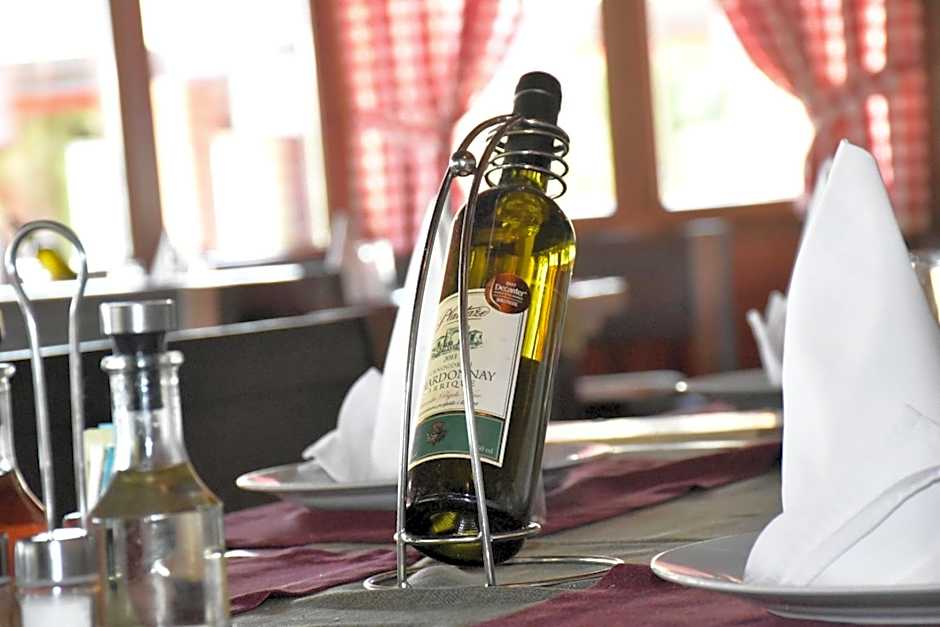 OSTROG Aparthotel KOLIBA-VLASTNIŠTVO MANASTIRA OSTROG