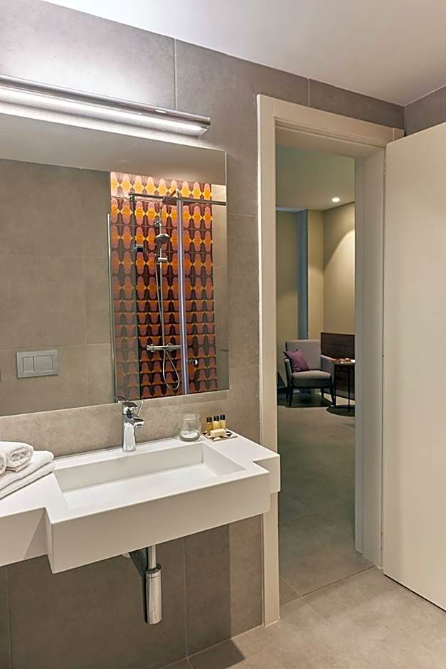 M Suite Hotel