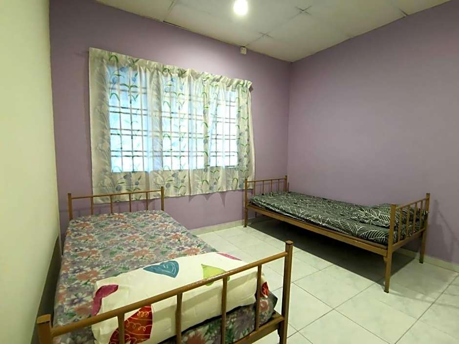 Cosy Homestay Ulu Tiram - Room only