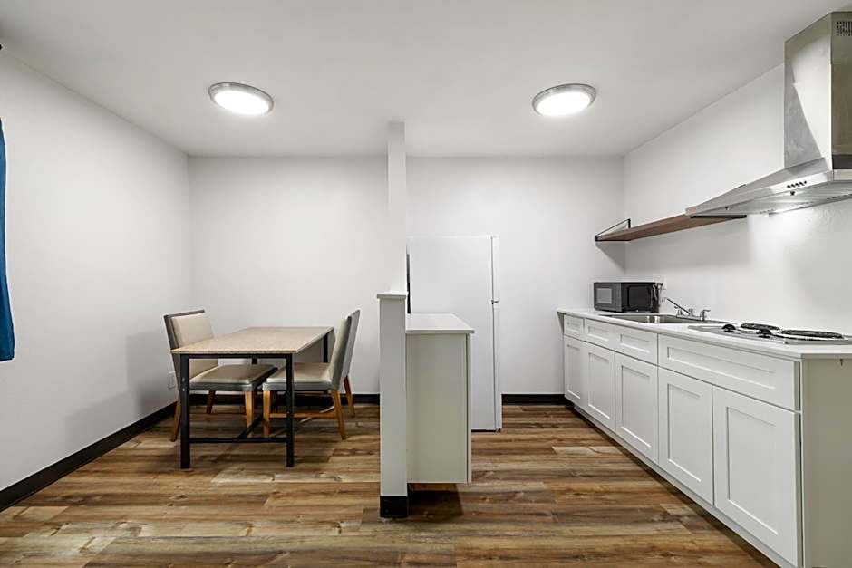 Kennewick Suites