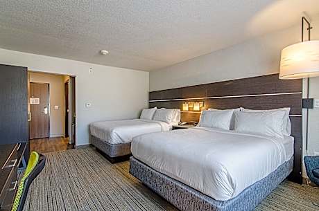 2 Queen Beds Standard