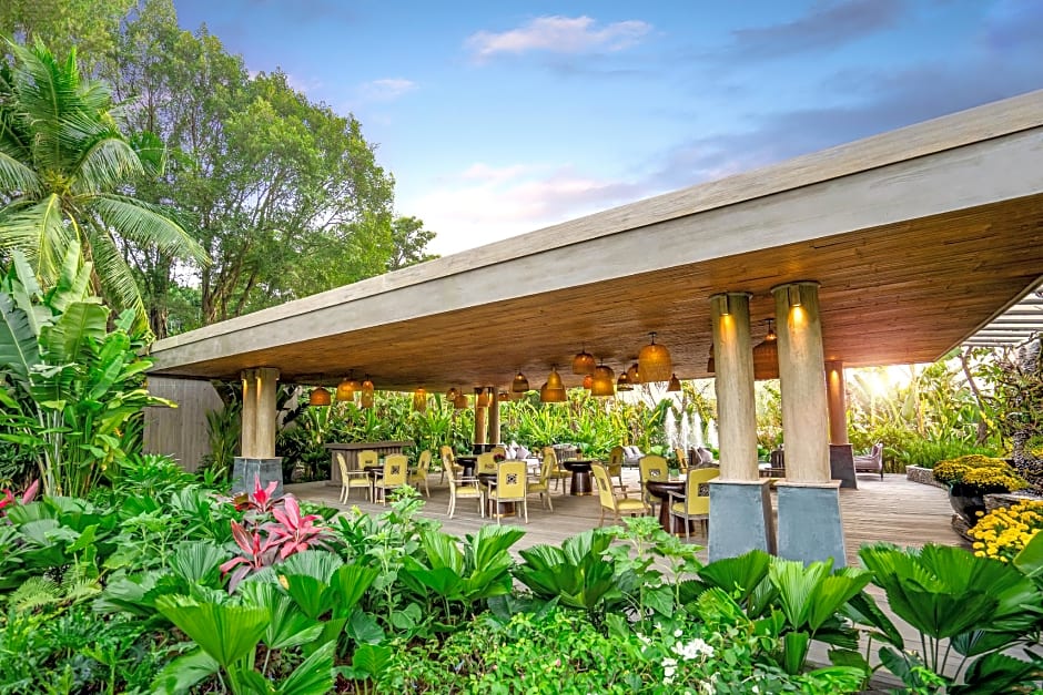 An Lam Retreats Saigon River