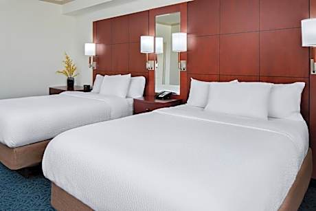 One-Bedroom Queen Suite with Sofa Bed - Mobility/Hearing Accessible with Roll-In Shower