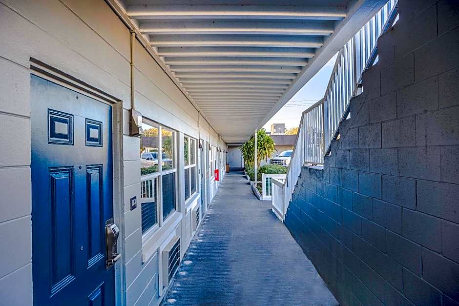 Sunrise Inn by OYO Titusville FL